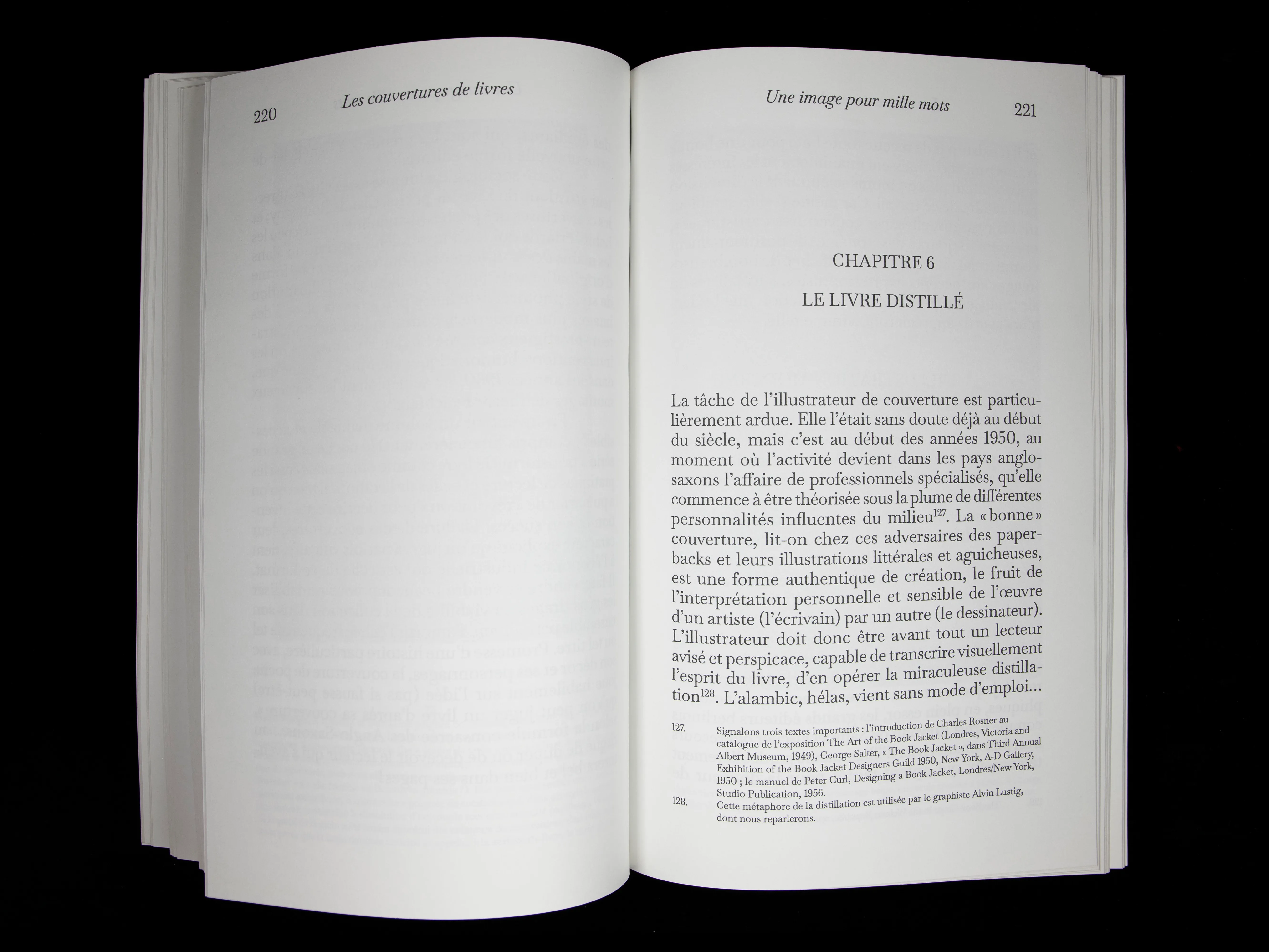 Ouverture du chapitre Le livre distillé, avec une page de gauche presque blanche.